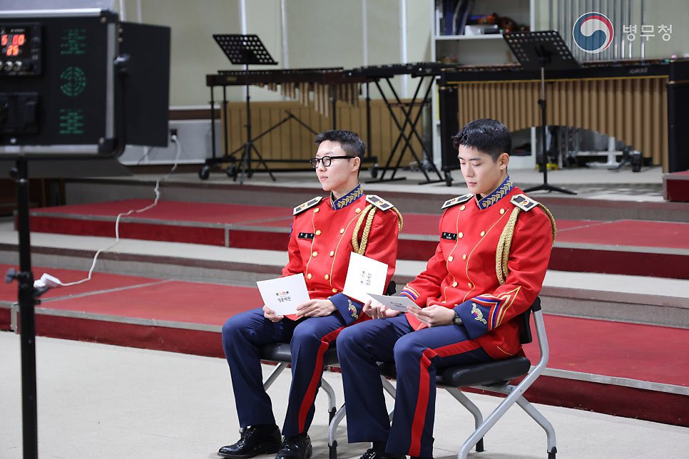 behind the interview of Seungwoo and Jaehyun 😆

#JAEHYUN #재현 #NCT재현