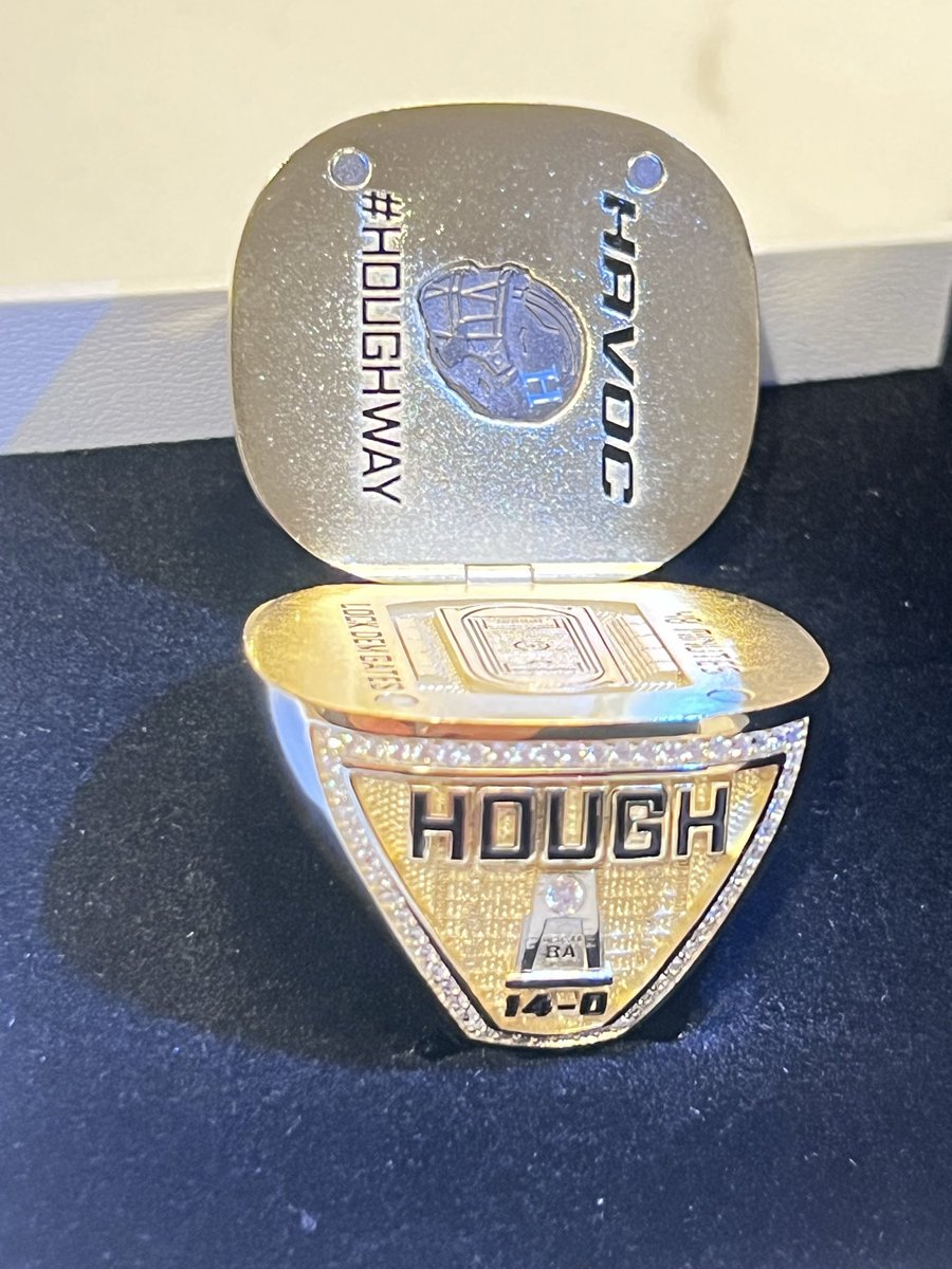 Ring me, please. Thank you Hough Football. <a href="/HoughFB/">Hough Football</a> 🏈
#HOUGHWAY #HAVOC #8AStateChamp