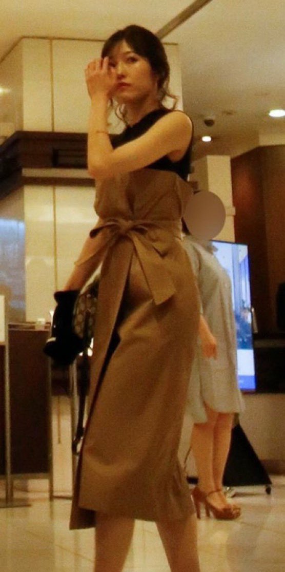 朝ドラ打ち上げで週刊誌に撮られたまゆゆ、不意打ちなのに加工なしでこの可愛さ…
やっぱり芸能人って別格だな。