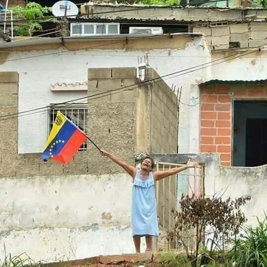 ADICCIONIALL's tweet photo. guanipa en su casa cuando lo descuidan un segundo https://t.co/OIgQ8S96qt