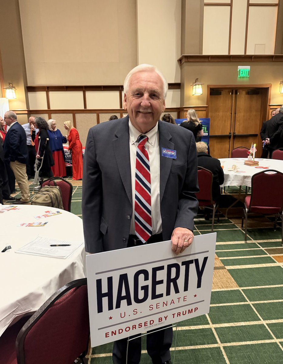 BillHagertyTN's tweet photo. Team Hagerty is strong at the Sevier County Reagan Day Dinner! 🇺🇸

Proud to always stand with these strong conservatives who are fighting to keep Tennessee and America on the right track. https://t.co/491O5D66DT