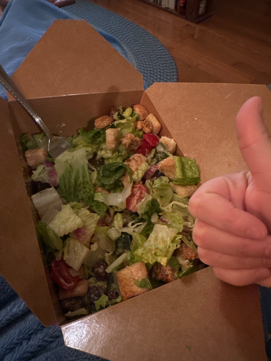 MajestyDevours's tweet photo. Me: I’m hungry, I forgot to eat when I was packing for the flight tomorrow morning.

My sub: just sent you some dinner, Majesty. https://t.co/SAWZqpgto3