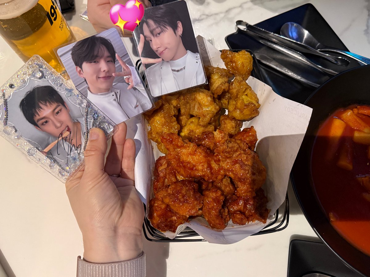 bebe_hahaha's tweet photo. 5월 이후로 단둘이는 오랜만이자나~~💜

맛있는것도 사주고 토크 테러도 당해줘서
고마워어ㅓ어어어어어ㅓ어어어어🫡 https://t.co/h4ARih23fy