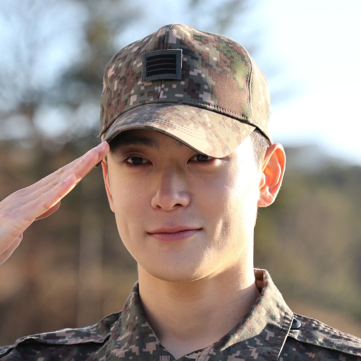 정윤오 병장님
보조개 한 번만 찔러봐도 됩니까