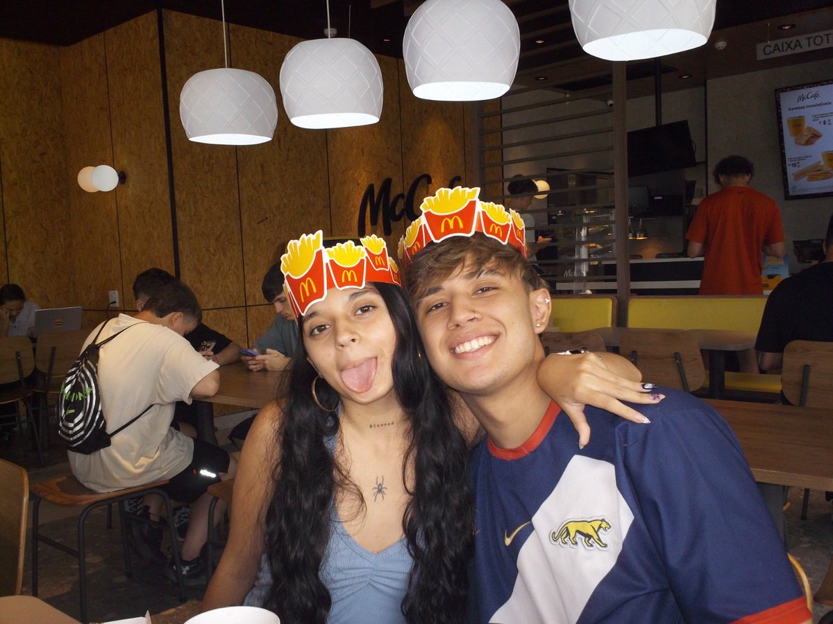 valeenchilo's tweet photo. Un día pensé que jamás alguien me podría llegar a amar sinceramente, hasta que te conocí a vos y aprendí lo que realmente es el amor en verdad. Agradezco tanto poder ser tu compañera y compartir mi vida con vos, que tenes el corazón más noble y sensible que conocí. Te amo mi amor https://t.co/JS4BLrOOgH