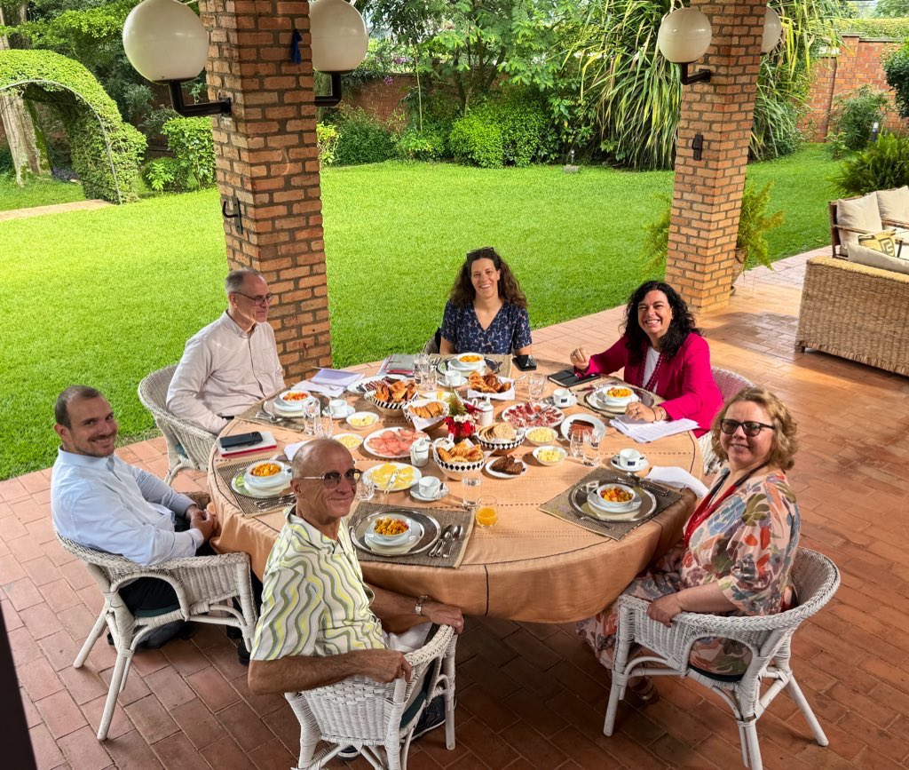 BelenCalvoEU's tweet photo. #Outlook2026
Early breakfast meetings spark the best ideas! Fresh perspectives, Rwandan☕️ and a vibrant brainstorming to shape our EU RW partnership for 2026. #AMP
@EUinRW in action! ✨ https://t.co/Jn7f22Zy8H