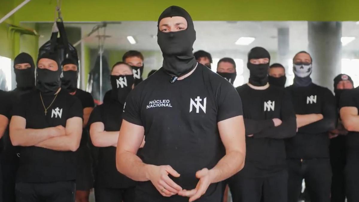 ElHuffPost's tweet image. La asociación neonazi Núcleo Nacional ya tiene su partido político: uno de sus dirigentes registra Noviembre Nacional dozz.es/pmche4