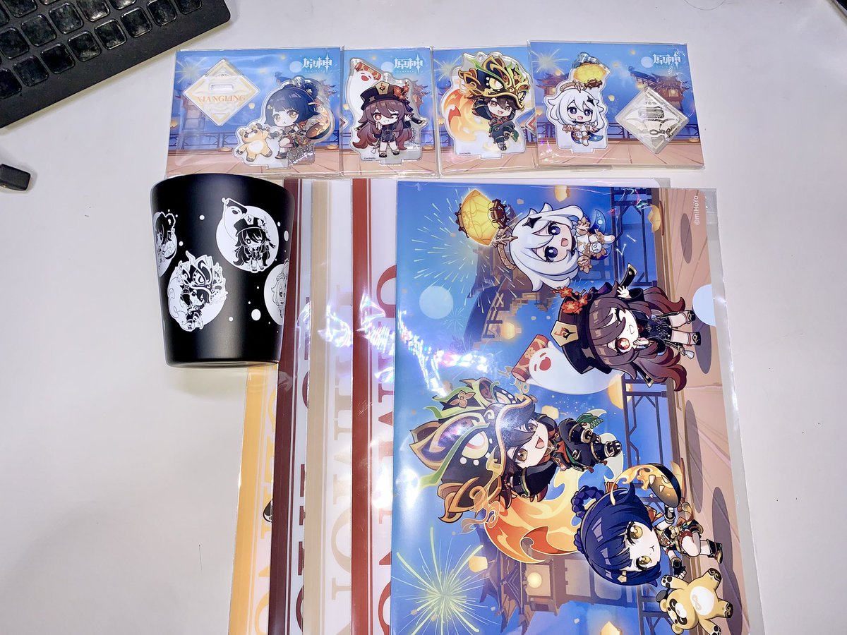 原神ファミマコラボのタンブラー、アクキー、ファイル全部買えた!!😭 1