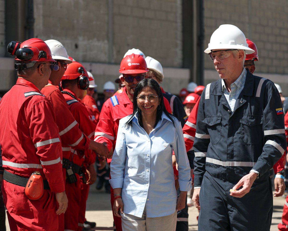 mippci_ven's tweet photo. #Galería 📸 | Dando continuidad a la agenda de trabajo conjunto, desde Anzoátegui, la Presidenta Encargada de la República Bolivariana de Venezuela, Delcy Rodríguez, lideró un recorrido por las instalaciones de la Empresa Mixta PetroPiar, en compañía del secretario de Energía de los Estados Unidos, Christopher Wright. Dando un paso fundamental hacia la consolidación de las relaciones diplomáticas y estratégicas en beneficio mutuo.

¡Venezuela avanza en la cooperación bilateral ganar ganar!