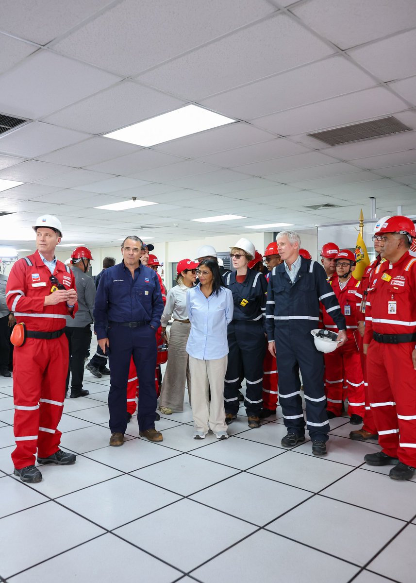 mippci_ven's tweet photo. #Galería 📸 | Dando continuidad a la agenda de trabajo conjunto, desde Anzoátegui, la Presidenta Encargada de la República Bolivariana de Venezuela, Delcy Rodríguez, lideró un recorrido por las instalaciones de la Empresa Mixta PetroPiar, en compañía del secretario de Energía de los Estados Unidos, Christopher Wright. Dando un paso fundamental hacia la consolidación de las relaciones diplomáticas y estratégicas en beneficio mutuo.

¡Venezuela avanza en la cooperación bilateral ganar ganar!