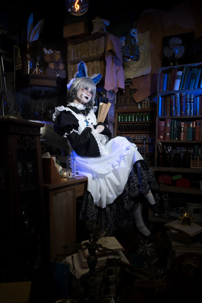 🦋散らかった道具たち。
古書が、勝手に頁をめくる。

……私の機嫌、試さないで。
片付けるのは、私です。
黙って戻りなさい。

甘やかした覚えはありません。

photo by
<a href="/minnie480811TAO/">KAORU🦭</a>
studio by
<a href="/studioNIVIY/">studioNIVIY</a>