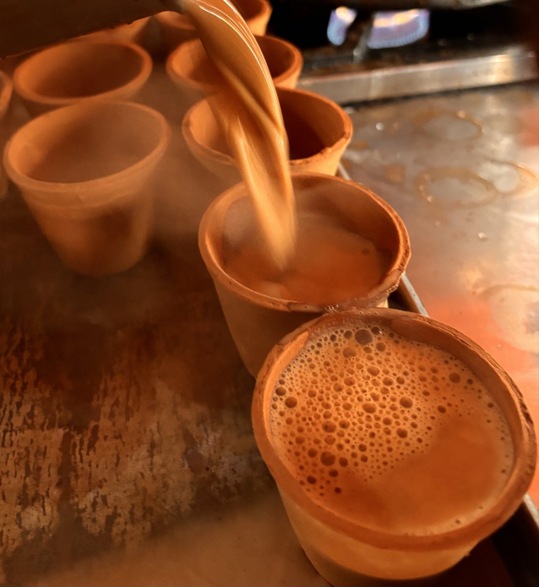 pargaien's tweet image. Back to our roots this morning. 🪵☕️ 
Sustainable, flavorful, and deeply nostalgic—tea in a kulhad is an emotion, not just a drink.
Wishing you all a day as warm and rich as this cup! ☀️🙌
#GoodMorning #Chai #KulhadChai #SustainableLiving #DailyRoutine
