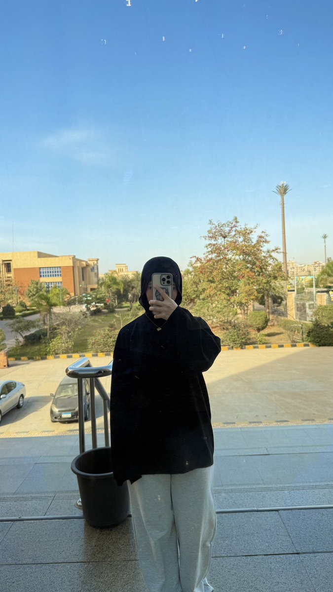 MaYOosh66's tweet photo. اجمل بنوته جامعيه🤍 https://t.co/PVG8CbvwAY
