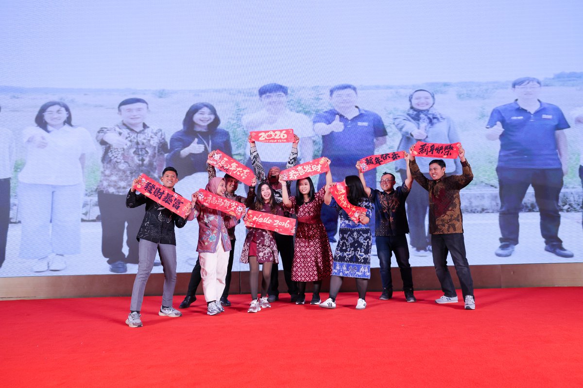 LOPAL_OFFICIAL's tweet image. First time in LOPAL history: our Indonesia team joined us for Spring Festival gala. 
Globalization isn’t a slogan. It’s faces, flights, and festival dinners together.
The world is big. But our team is bigger. 
#LOPAL #Lubricants #GlobalTeam #Indonesia
