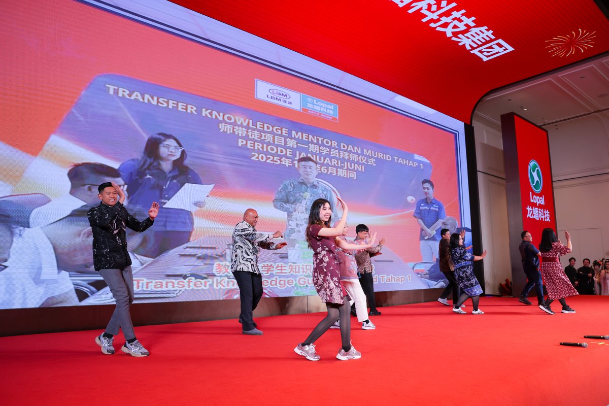 LOPAL_OFFICIAL's tweet image. First time in LOPAL history: our Indonesia team joined us for Spring Festival gala. 
Globalization isn’t a slogan. It’s faces, flights, and festival dinners together.
The world is big. But our team is bigger. 
#LOPAL #Lubricants #GlobalTeam #Indonesia