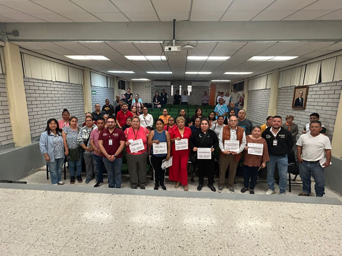 _sosaluis's tweet photo. Seguimos avanzando con la conformación de los Comités Escolares de Administración Participativa (CEAP), para que madres y padres administren el recurso de forma directa y sin intermediarios.

Con la continuidad del programa La Escuela es Nuestra en la administración de la Presidenta Claudia Sheinbaum Pardo, trabajamos para dignificar los planteles educativos, convencidos de que la educación se construye del pueblo y para el pueblo.
