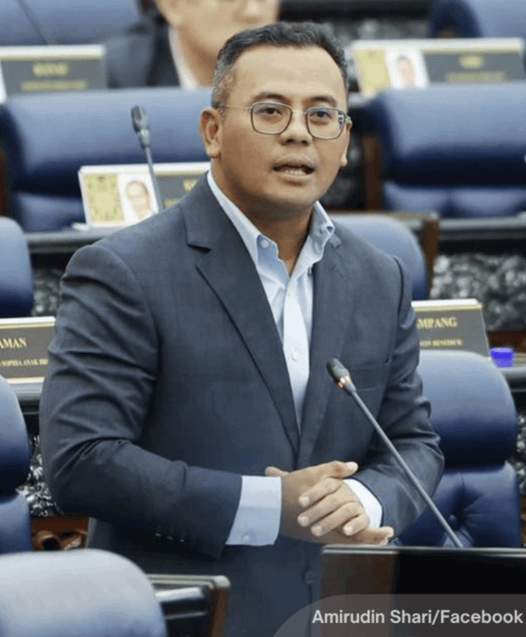 NewsBFM's tweet photo. 📌 Selangor MB Amirudin Shari has outlined procedures for handling houses of worship built without approval in the state, prohibiting any self-enforcement.

For private land:

• Owners must lodge a police report, and if proven, the prosecution process for the offense of trespassing will begin.

• Send a notice to the intruders and officially inform the District Office.

• The District Security Committee (JKD), acting as the mediator, will summon all parties to reach a reasonable resolution.

• If this process does not yield results, the JKD will advise the landowners to obtain a court order before any eviction or demolition.

For state land:

• Local councils must act lawfully, ensuring that evictions maintain racial harmony.

🧵1