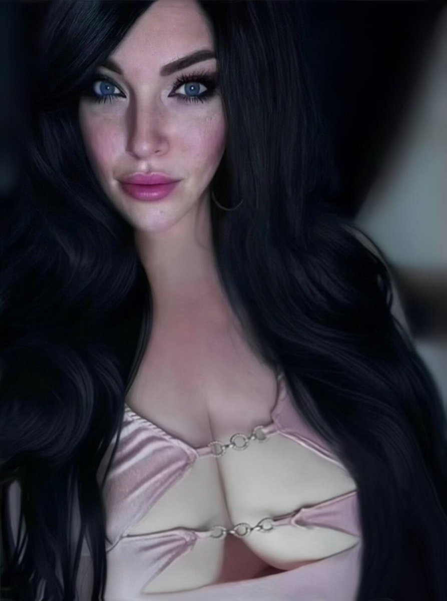 𝔏𝔞𝔲𝔯𝔞 𝔐𝔞𝔯𝔰🥀 tweet media