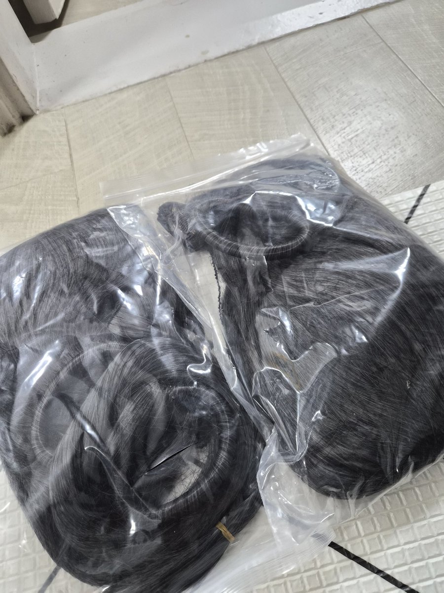 m910527's tweet photo. 뤄톈이 루오티엔 가발 가져가세용
똑같은거 2개 있음
택배비만 주고 가져가세요. 장식품 하나도 없음. 오로지 가발. https://t.co/w0xkHT0eFb