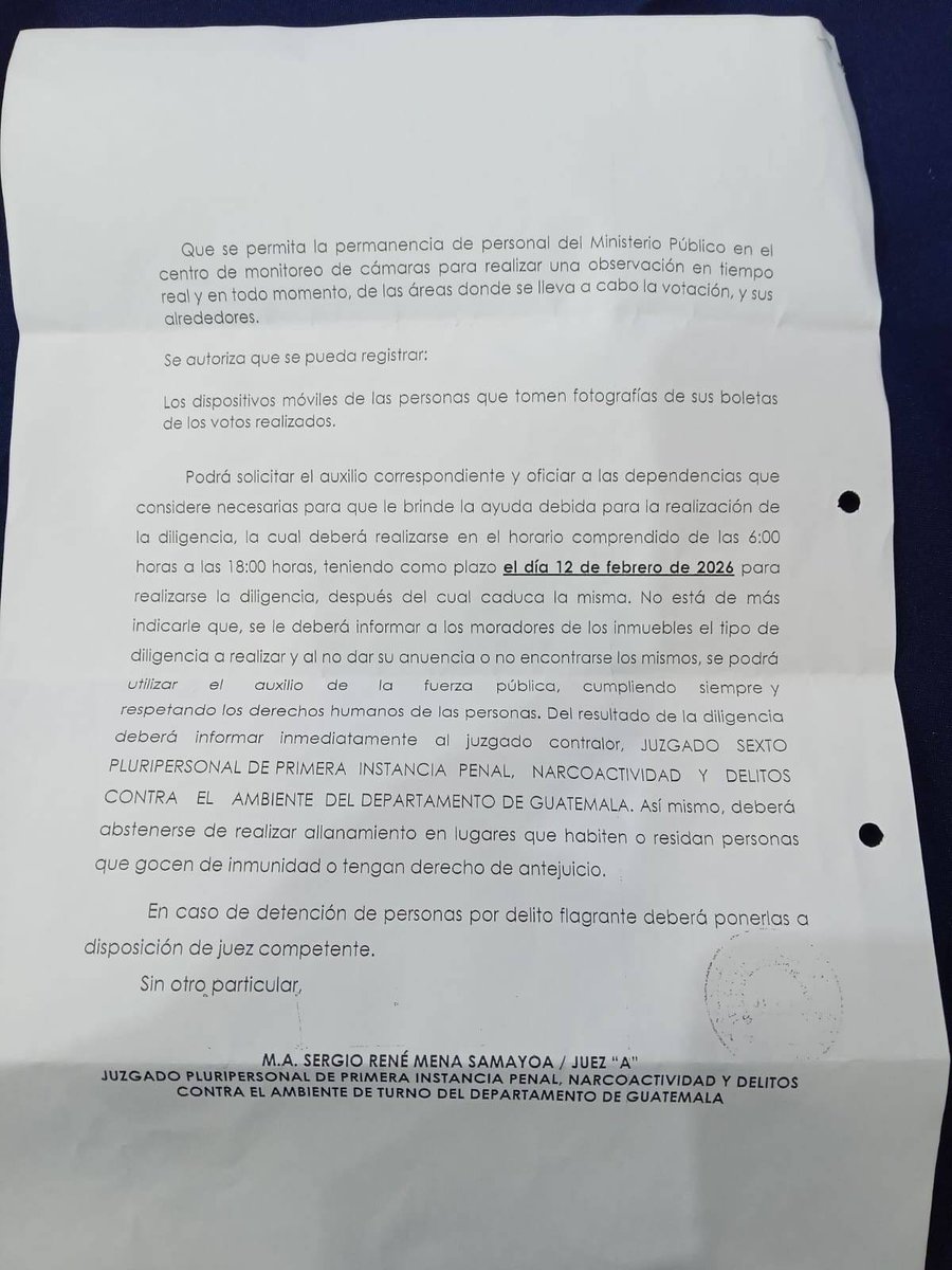 Este es el servil y corrupto Juez Sergio Mena, el infame que autorizó al <a href="/MPguatemala/">MP de Guatemala</a> el allanamiento de los centros de votación del <a href="/CangGuatemala/">Colegio de Abogados y Notarios de Guatemala</a> hoy en ciudad de Guatemala...