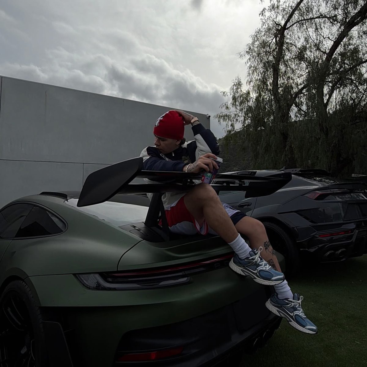 Junior H tweet media