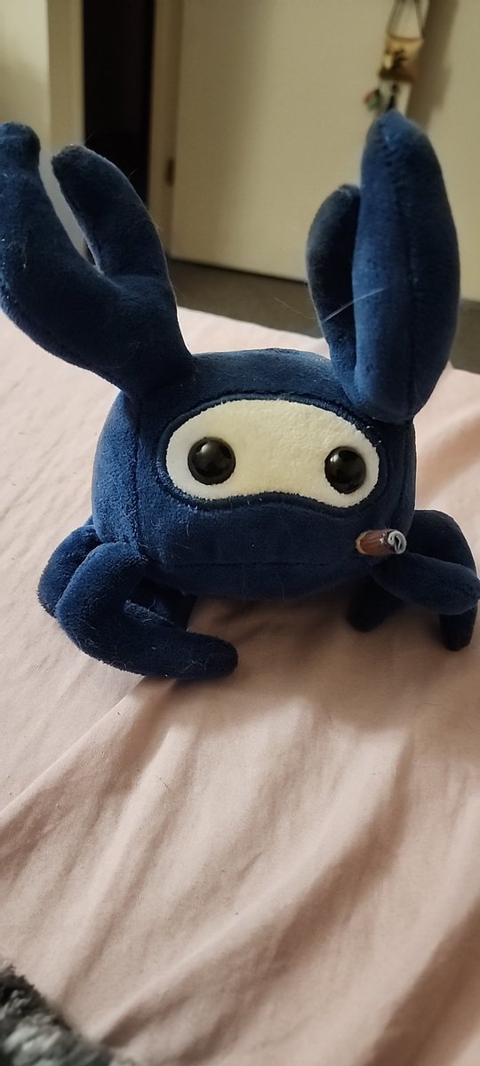 Hellwolf123's tweet photo. @NibletsCriblet The Blu Spy would go cute with my Blu Spycrab @3@ https://t.co/vkJMYzHVTJ