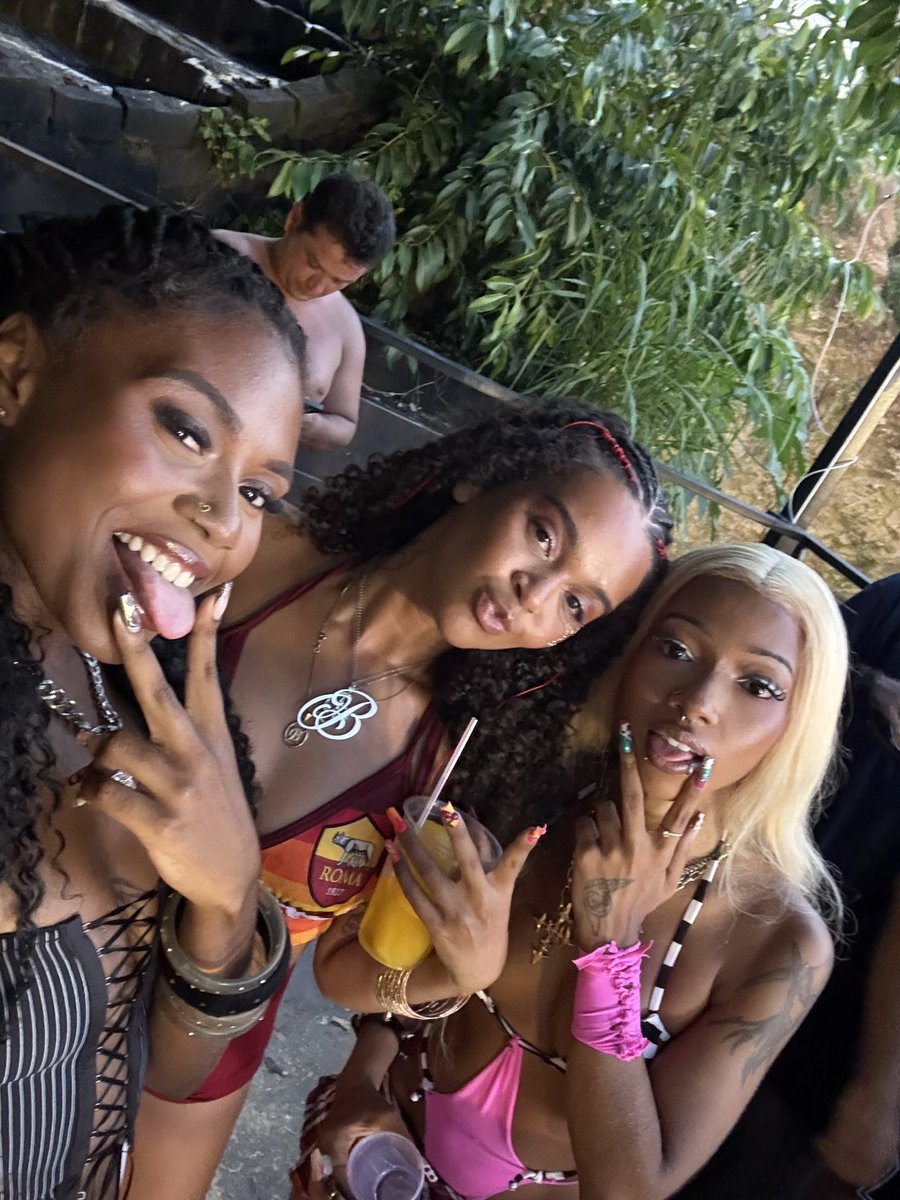 Amor eu to com as cria <a href="/eubtrem/">B</a> <a href="/slipmami/">malvatrem</a> 😝😝😝