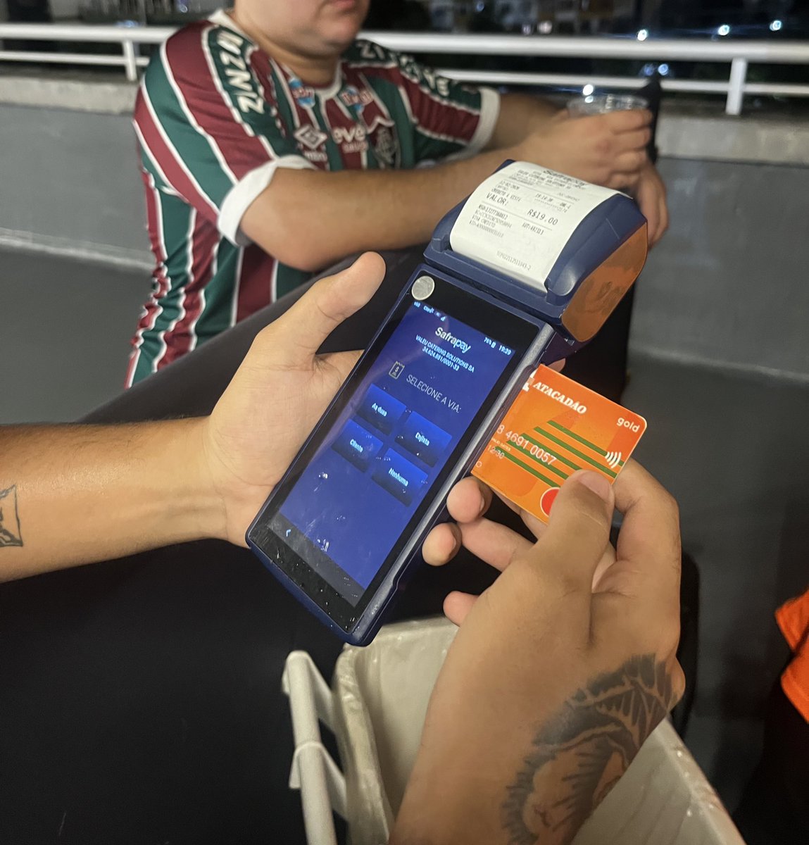 amigo sacou o cartão do atacadao pra pagar o bgl  ta de sacanagem 🤦🏻‍♂️