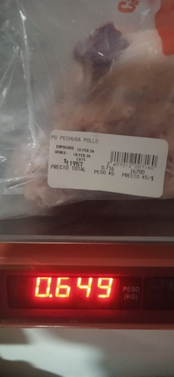 Alex92249509's tweet photo. Es demasiado triste ver qué un supermercado como ZAPATOCA GARCÉS NAVAS. robe de esta manera a los clientes. 
Dirán que 80 gramos no son nada pero igual allá no rebajan ni 50 pesos 
@sicsuper @petrogustavo @CarlosFGalan 
Haber si mandan a alguien a revisar esas básculas https://t.co/GvssdnhddM