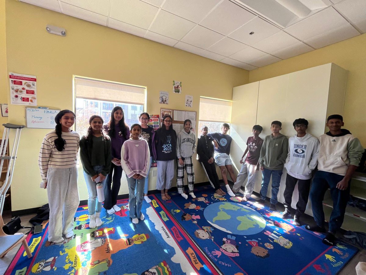 VT Seva Austin volunteers did an amazing job of making 2000 flowers for DAV