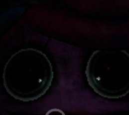 Pq a mommy tem olhos vermelhos no fundo dos olhos de vdd dela?