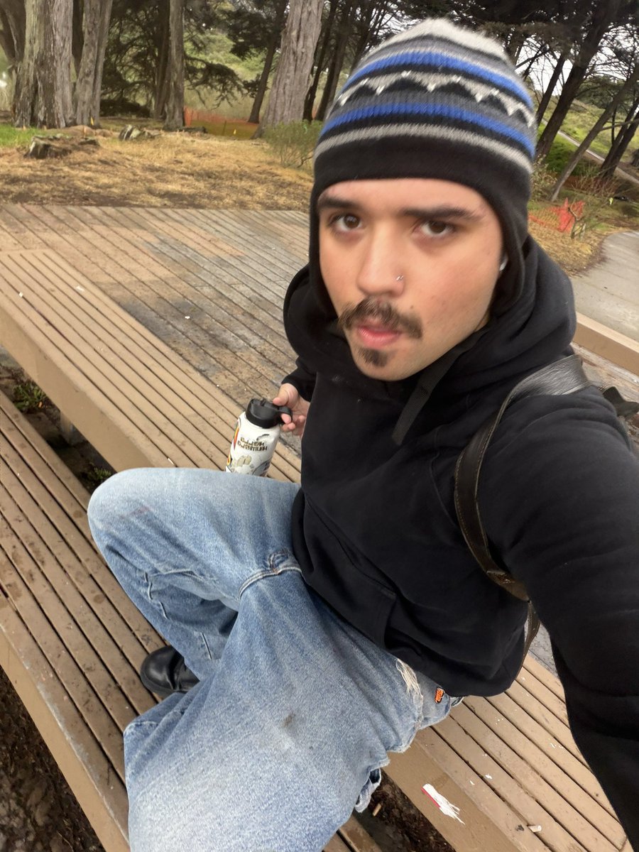 brandonheredia_'s tweet image. i just be chillin #lakemerced