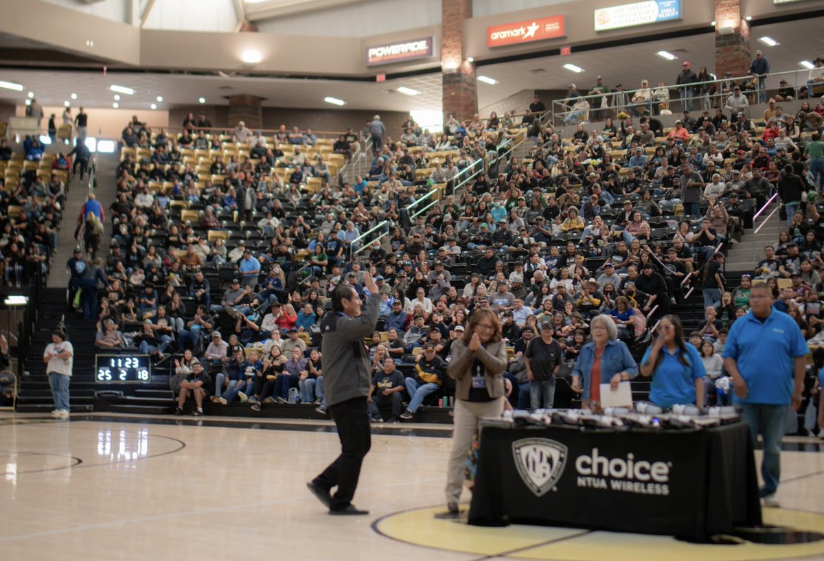 Jonathan Nez tweet media