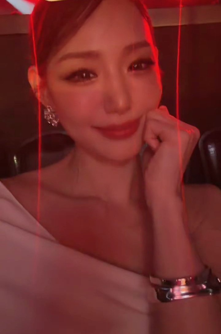 DayGFamily's tweet photo. อยู่ในไฟแล้วออร่ามากกก
ชุดส่งหน้า หน้าส่งผม ผมส่งคน

TIKTOK LIVE FEST 2025
#JiGaminVivaLasVegas #Jigamin지가민 https://t.co/CVeP59BjsC