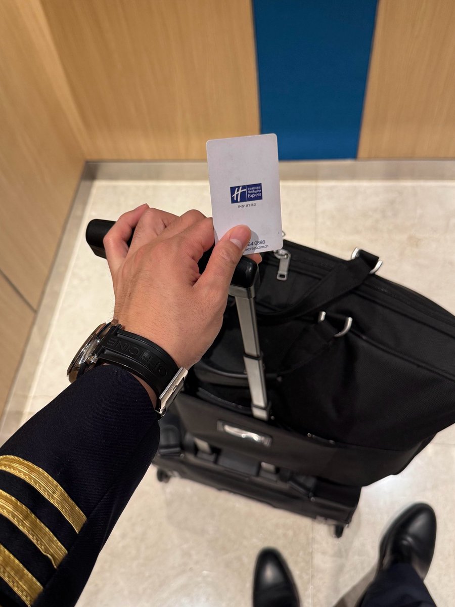 Tom Hiddleston tweet media