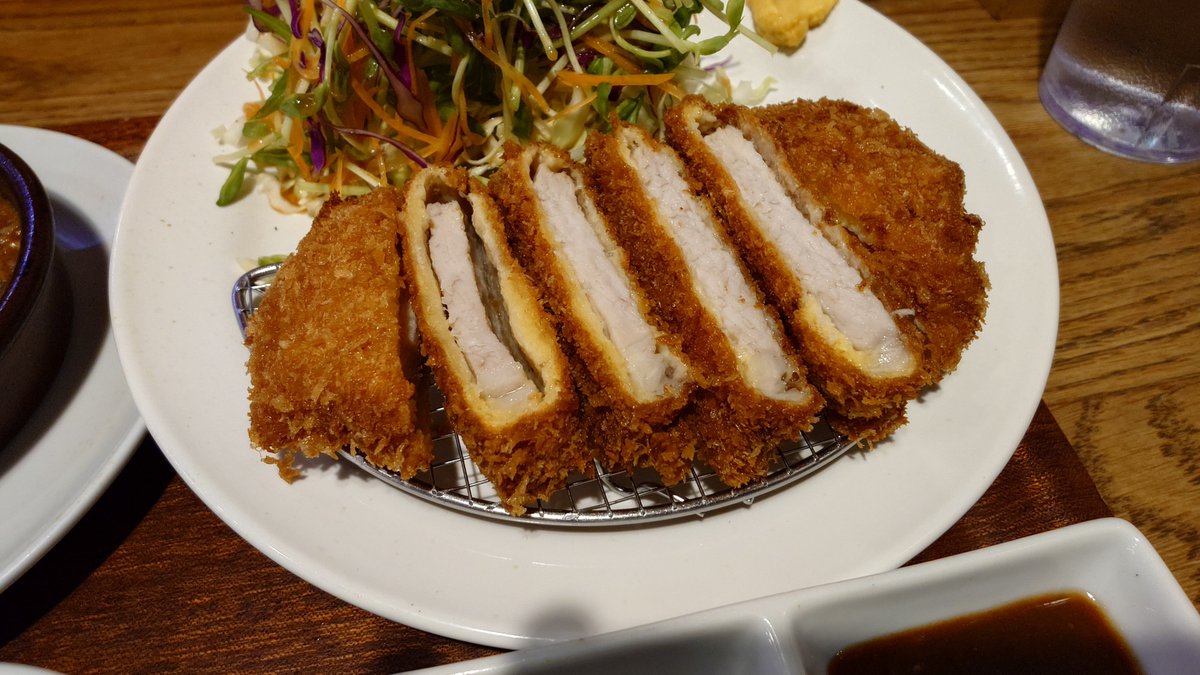 Chackn's tweet photo. 新大阪のBELLOTA+で朝飯兼昼飯。
食べきれるか判らなかったのでライス小にしたけれどキーマカレーとの組み合わせだと中でもよかったかな。
551で買い物して帰ろう。 https://t.co/9aq6X8pX7g