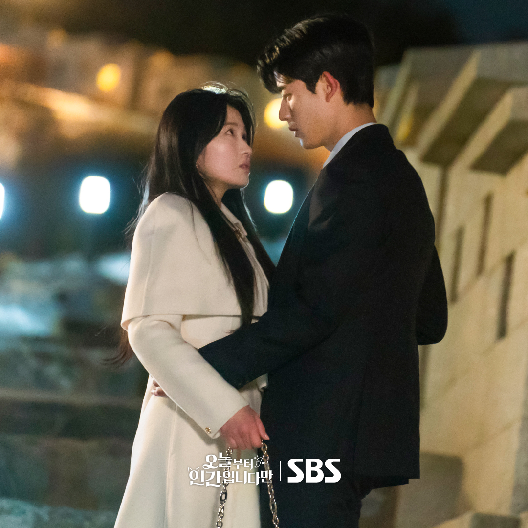 SBSNOW's tweet photo. 저 다짐했어요.
설 연휴 동안 오인간 정주행하기로.
아무도 말리지 마.
 
📢 설 특집 방송 편성으로 인해
<오늘부터 인간입니다만> 9, 10회는 결방됩니다.

SBS 금토드라마 <오늘부터 인간입니다만>
☞ 9회 | 2월 20일 [금] 밤 9시 50분

#SBS금토드라마 #오늘부터인간입니다만
#Notailtotell #오늘부터인간입니다만스틸 #스틸
#김혜윤 #로몬