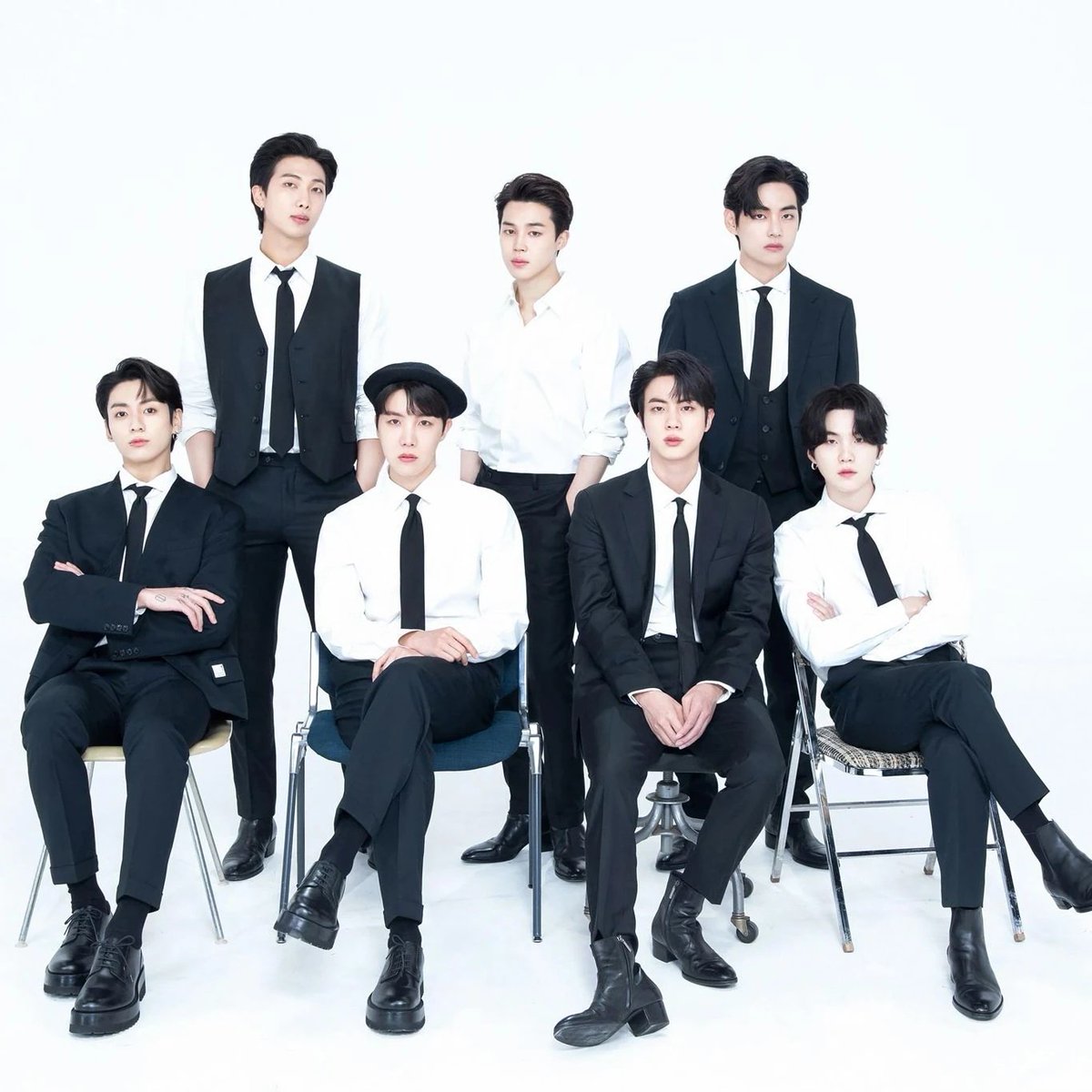 spinorbinmusic's tweet photo. 🚨📊 BTS’ ‘ARIRANG’ is currently expected to debut with 500–750K+ units in its first week in the US (via HITSDD)

— Set to become the BIGGEST K-pop debut of all time, surpassing their own record 💥
#BTS #ARIRANG #ChartHistory https://t.co/ot5GxobKDr