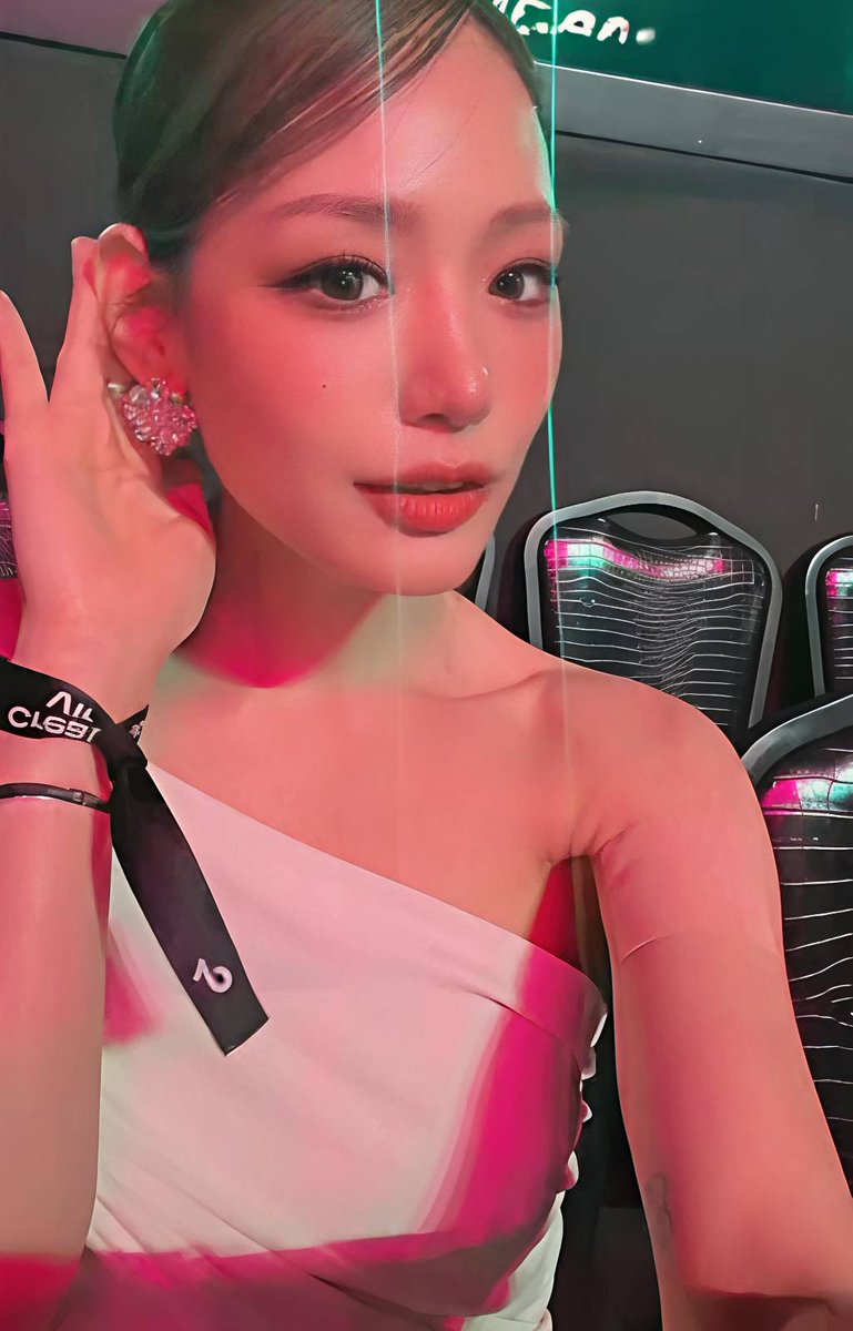 Kikkung69's tweet photo. โฉมเอย โฉมงาม อร่ามแท้ แลตะลึง 

TIKTOK LIVE FEST 2025
#JiGaminVivaLasVegas https://t.co/iNGsU5LY3L