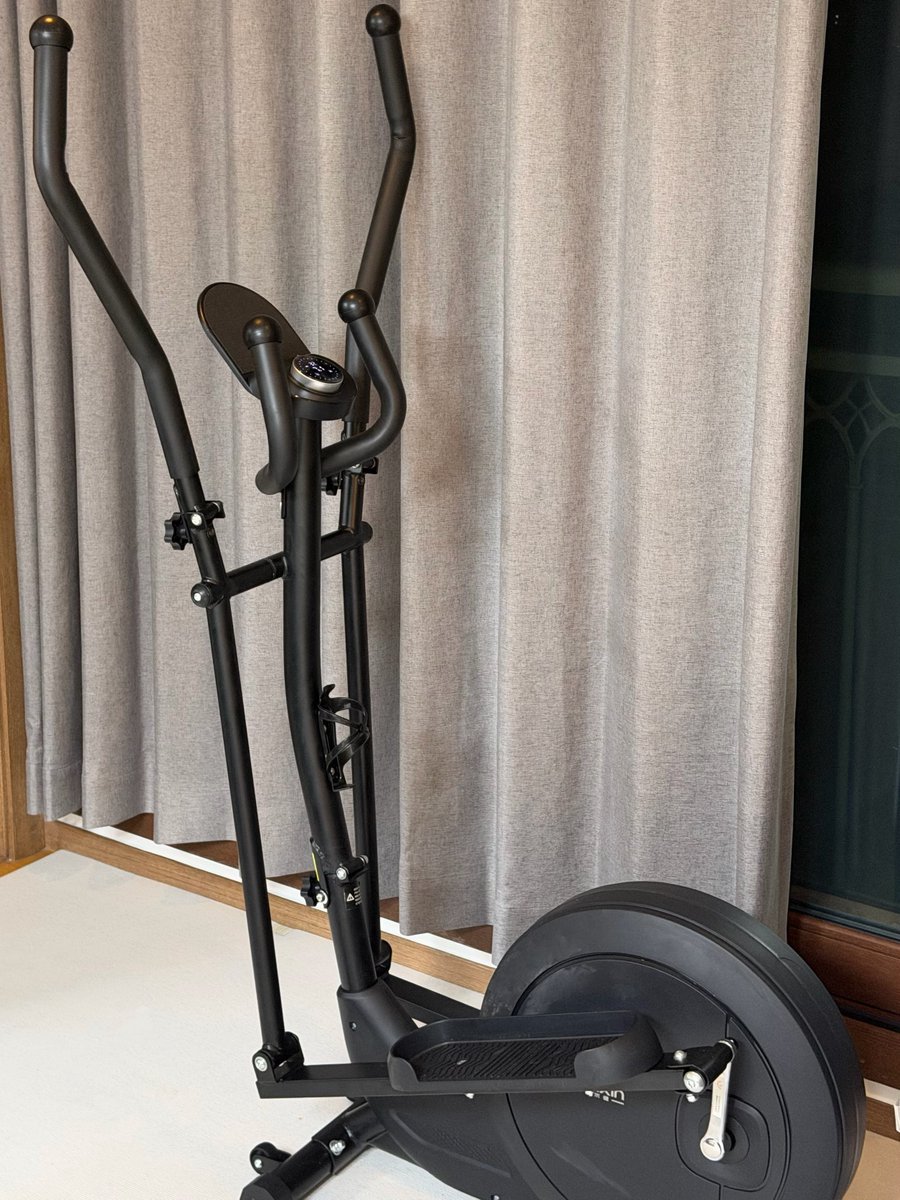 🎻: 다들 이거 몇번 안 쓸거라고 ㅋㅋㅋ
🎻: 절대 옷걸이로 안 쓸거야

ㄴ아웃겨ㅜ 일립티컬 존2 운동에 좋으니 열심히 써 하ꔌ야 ㅋㅋㅋㅋ