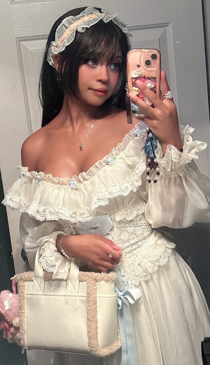 jaenakos's tweet image. new dress!!!