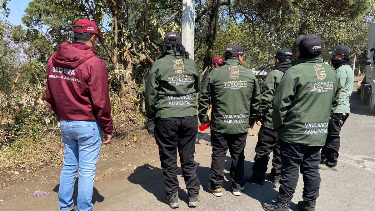 craviotocesar's tweet photo. Hoy, como parte de las acciones del Gabinete de #SueloVerde, se realizó la recuperación de 19 hectáreas y la protección de 20 más en el #SueloDeConservación del poblado de San Andrés Totoltepec, en la alcaldía de #Tlalpan. 🏞️

Estas acciones forman parte de la estrategia de #CrecimientoCero instruida por nuestra Jefa de Gobierno @ClaraBrugadaM, que encabezamos desde la @SeGobCDMX en coordinación con @SEDEMA_CDMX no para seguir avanzando en la defensa y preservación del territorio verde de la ciudad. ✅🍃