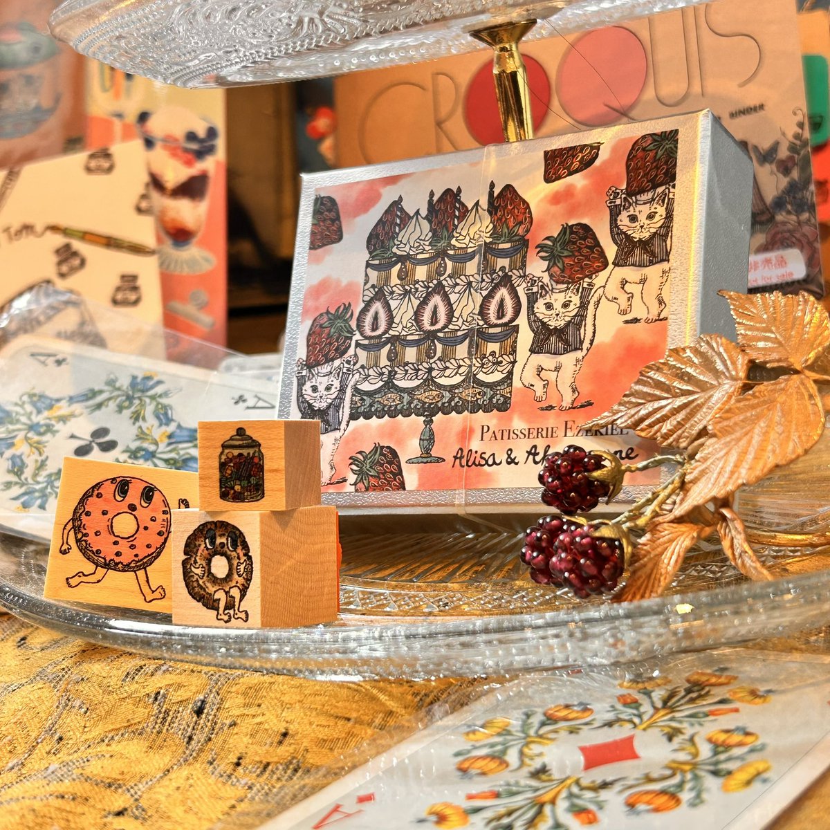 2月13日
~A&amp;A STORE TOKYO OPEN！~

11:00~16:00までの営業です❄️
(閉店の30分前まで入店可能)

早くも今月最後の営業です！
バレンタイン直前、お手紙やカード作りに役立つスタンプを沢山ご用意しております♪
※3月の営業はお休みです。