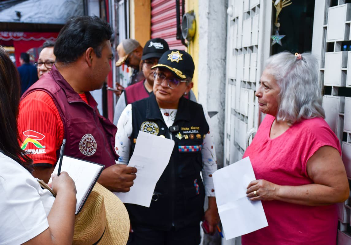 🤝🏘️ Otra Alcaldía en tu Barrio, otro día para escuchar y atender.
Estuvimos en el Barrio San Miguel, dialogando directamente con vecinas y vecinos, acercando orientación y atención en territorio.
Seguimos presentes, donde más se necesita.
#IztapalapaOrgulloDeLaTransformación