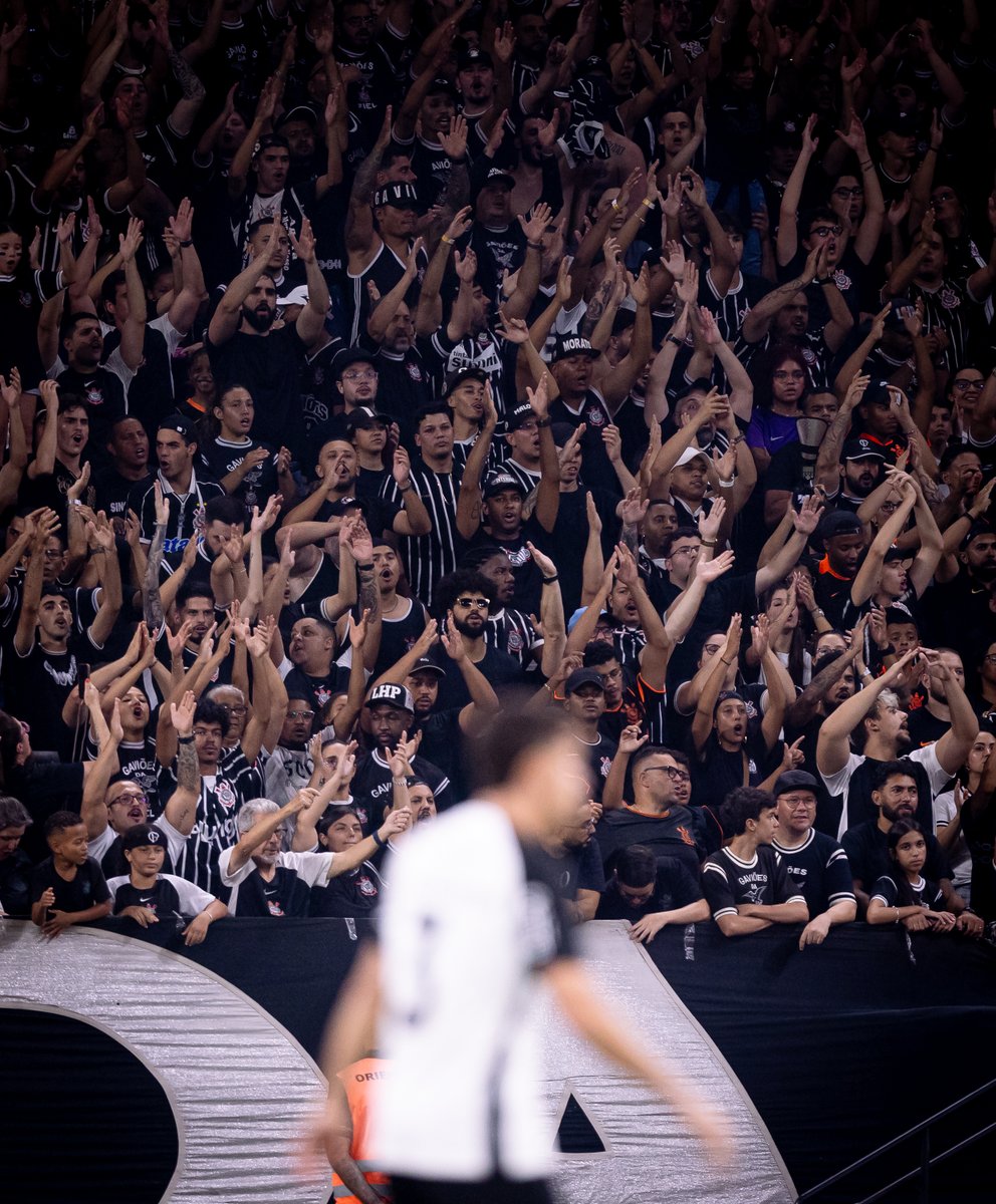 Corinthians's tweet photo. Boa noite e bom #sextou, Fiel Torcida! 🖤

📸 Rodrigo Coca / Corinthians

#VaiCorinthians https://t.co/3p78VBj5zN