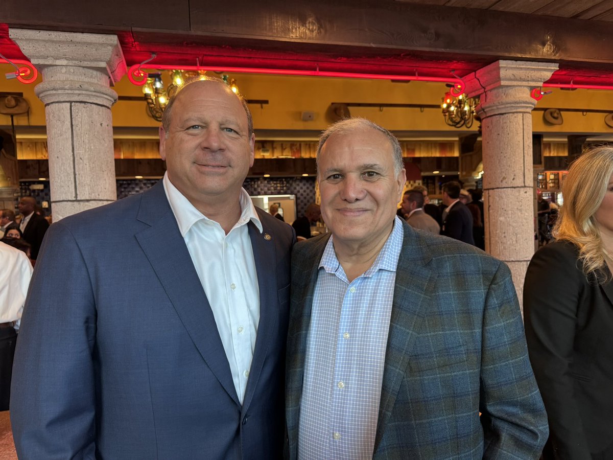 Mano DeAyala tweet media