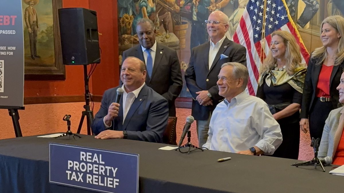 Mano DeAyala tweet media