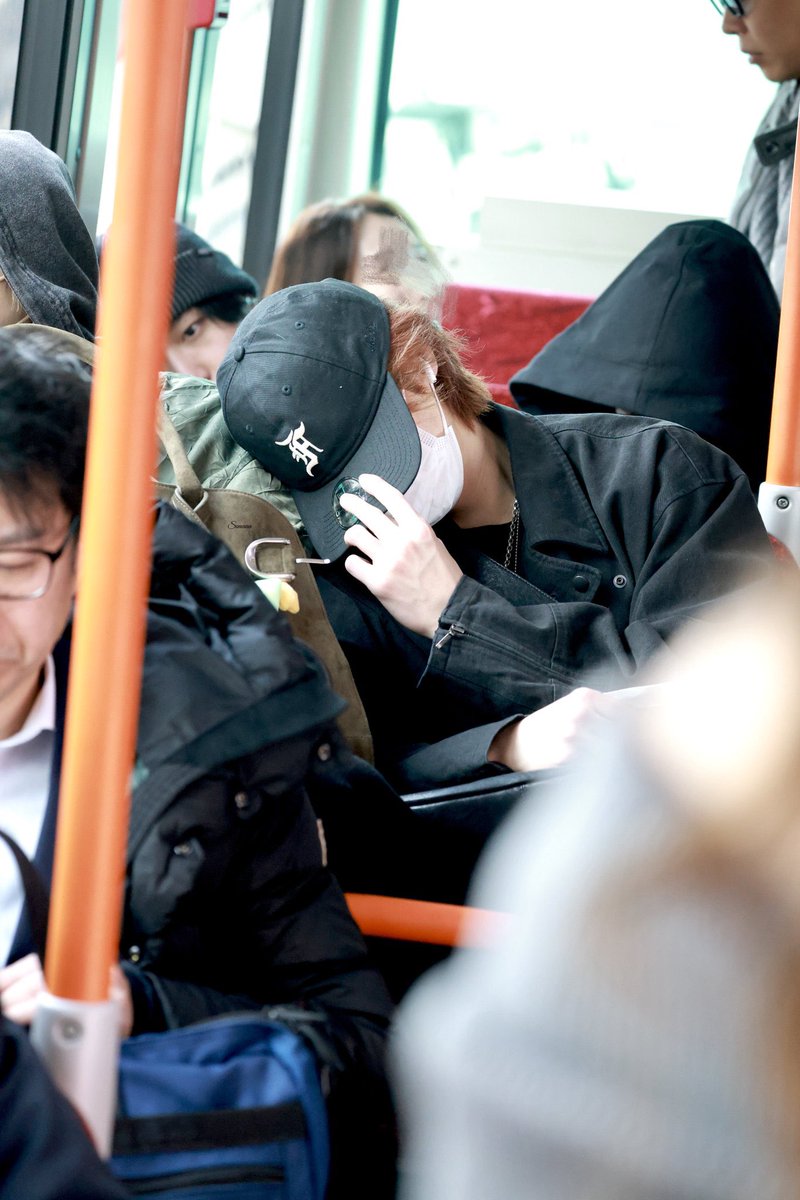 상히기 형한테 포옥 기대서 자는 동히니….( ᵒ̴̶̷̥ ·̫ ᵒ̴̶̷̣ )