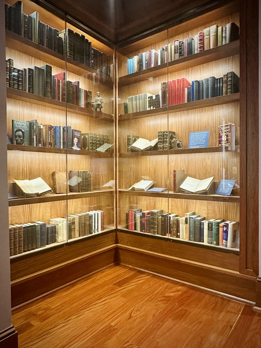 liz_july4th's tweet image. Good Evening, My Dearest Followers: 

Let us celebrate #Abe #Lincoln 😁😁

We are traveling to #MSU that houses an extensive private collection of Abraham Lincoln memorabilia.  Roughly over 40,000 pieces known as #Lincolniana. 

I like to share some of its rare artifacts. 🧵🧵