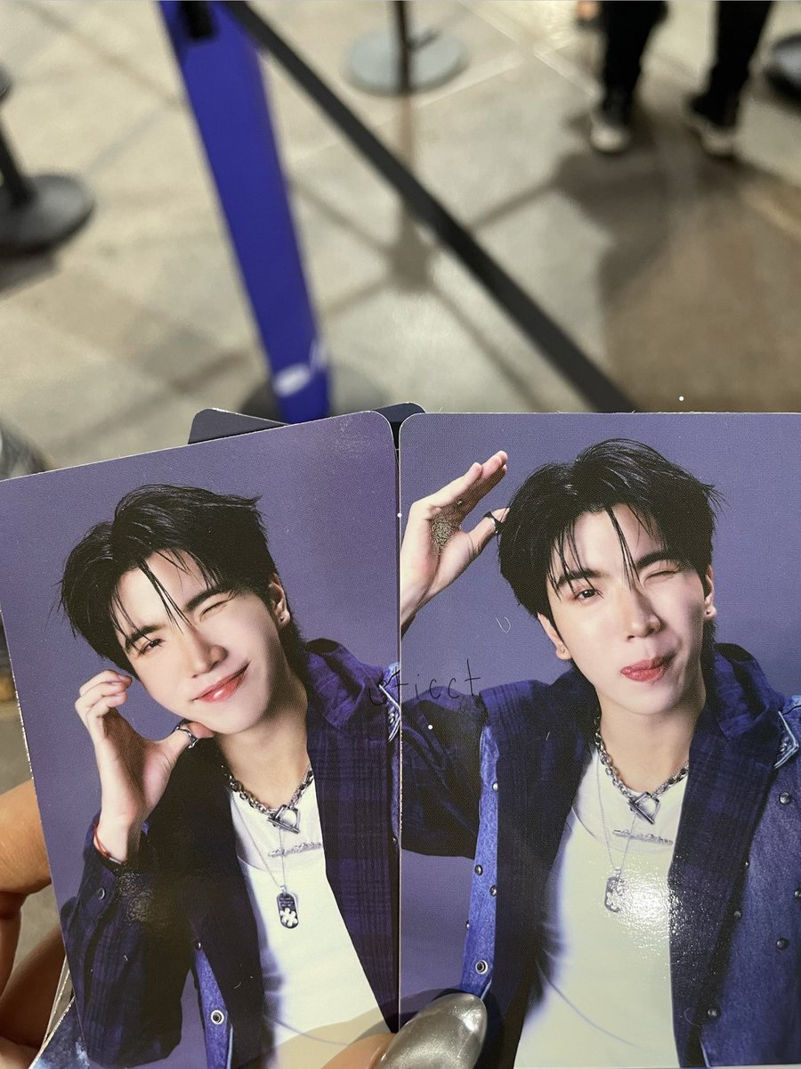 กิ้ดดดด ㅠㅠ จัดมาอย่างละร้อยใบจิงๆ การ์ดน้องคีนน่ารักโคตๆฮือ ทั้งบ้อกแบ้ก ทั้งครึ่งใจ ! 🐶💘

cr. sticct